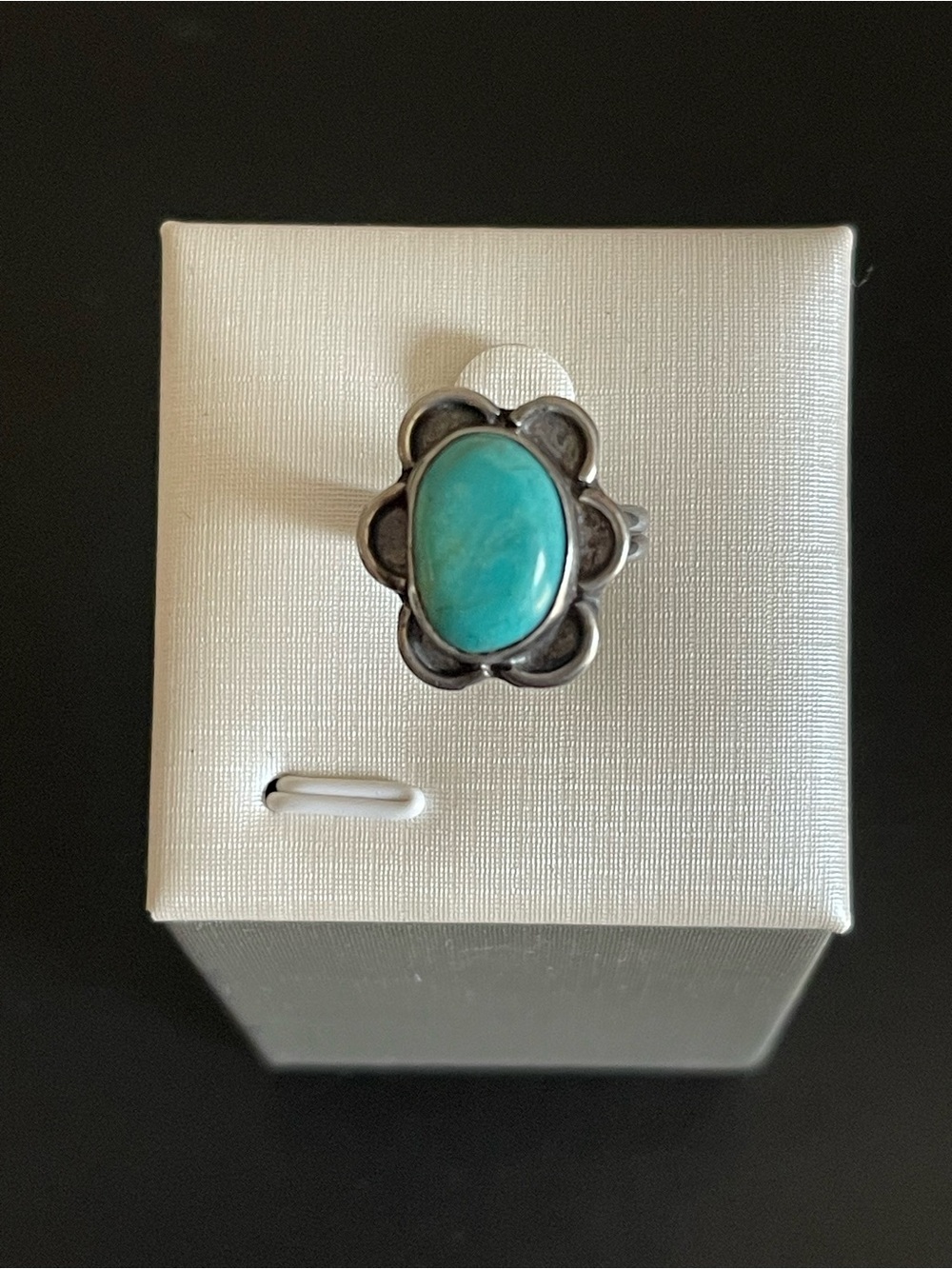 Vintage Navajo Sterling Silver Turquoise Oval Flower ring.